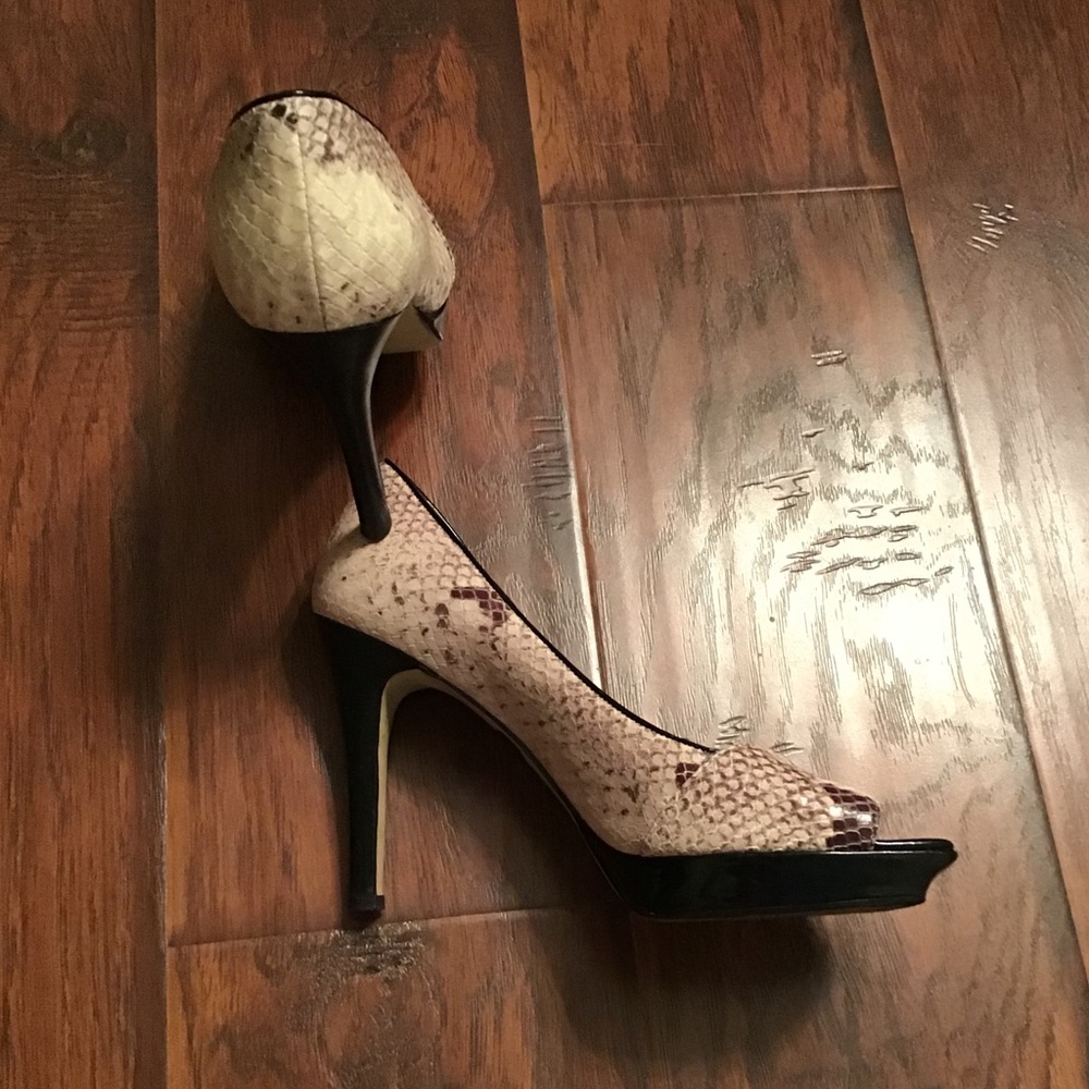 Guess Python Peep-toes - Picture 3 of 4